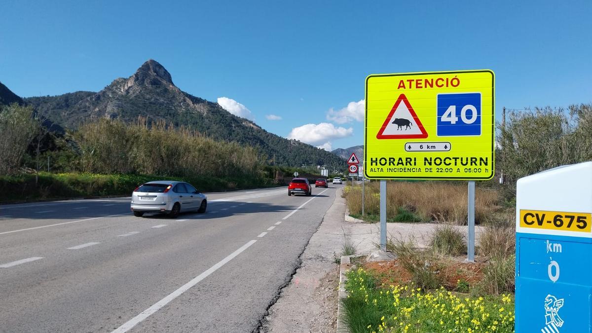 Señal que advierte del riesgo de jabalíes.