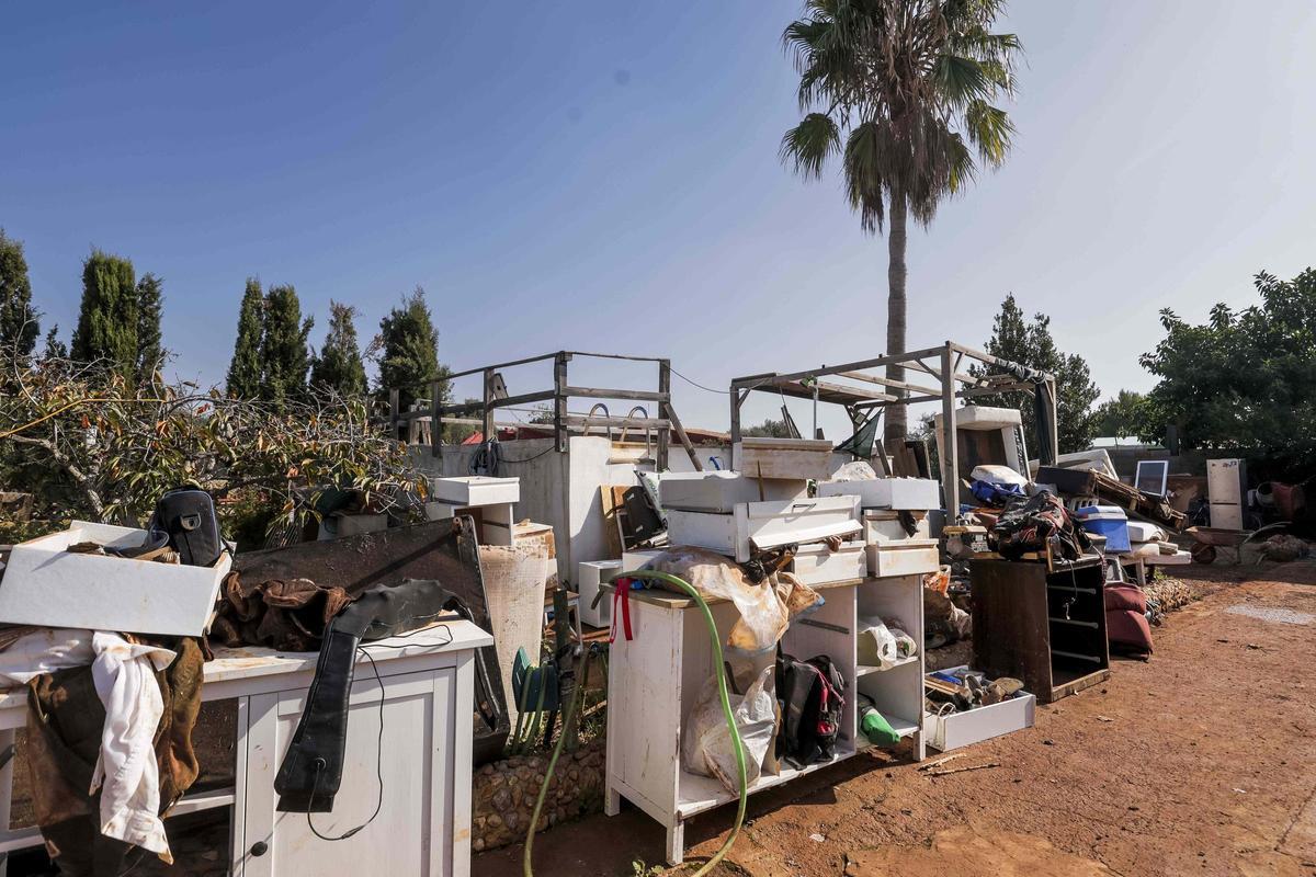 Fotos | Vecinos de Son Reus en Palma lo pierden todo tras el paso de la dana en Mallorca