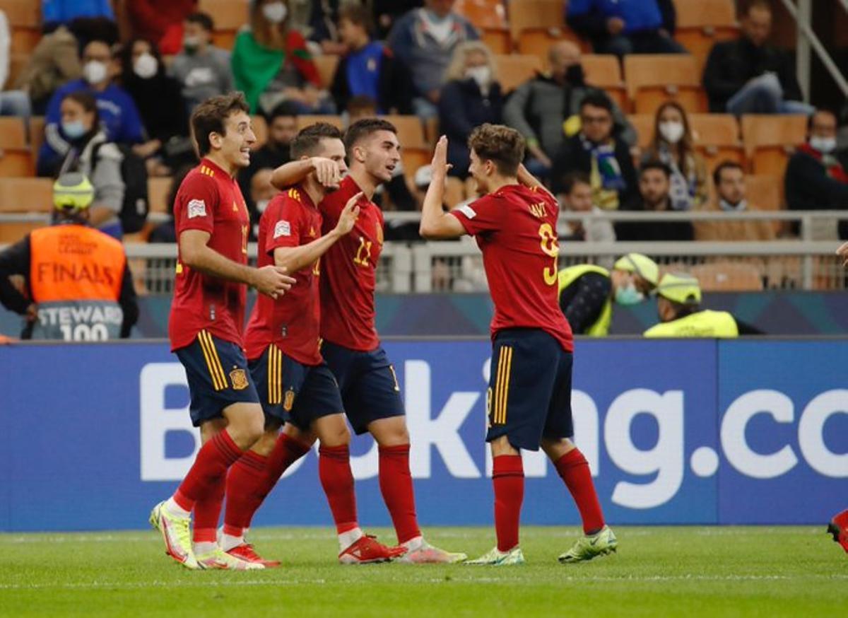 Gavi festeja el segundo gol de Ferran Torres a Italia en la semifinal de la Liga de las Naciones.