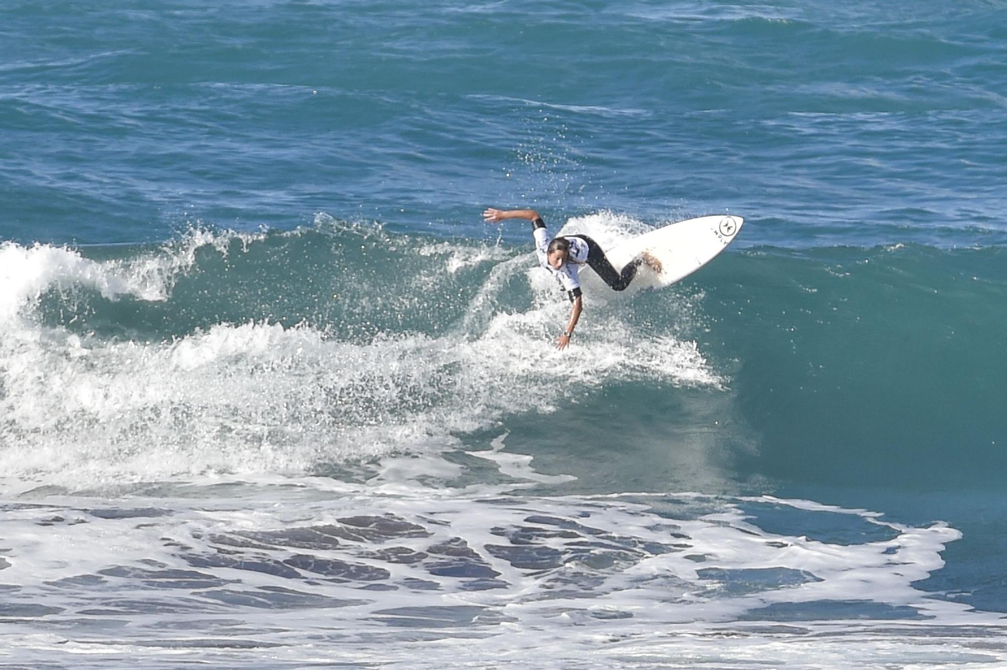 Ambiente en La Cícer durante el torneo de surf