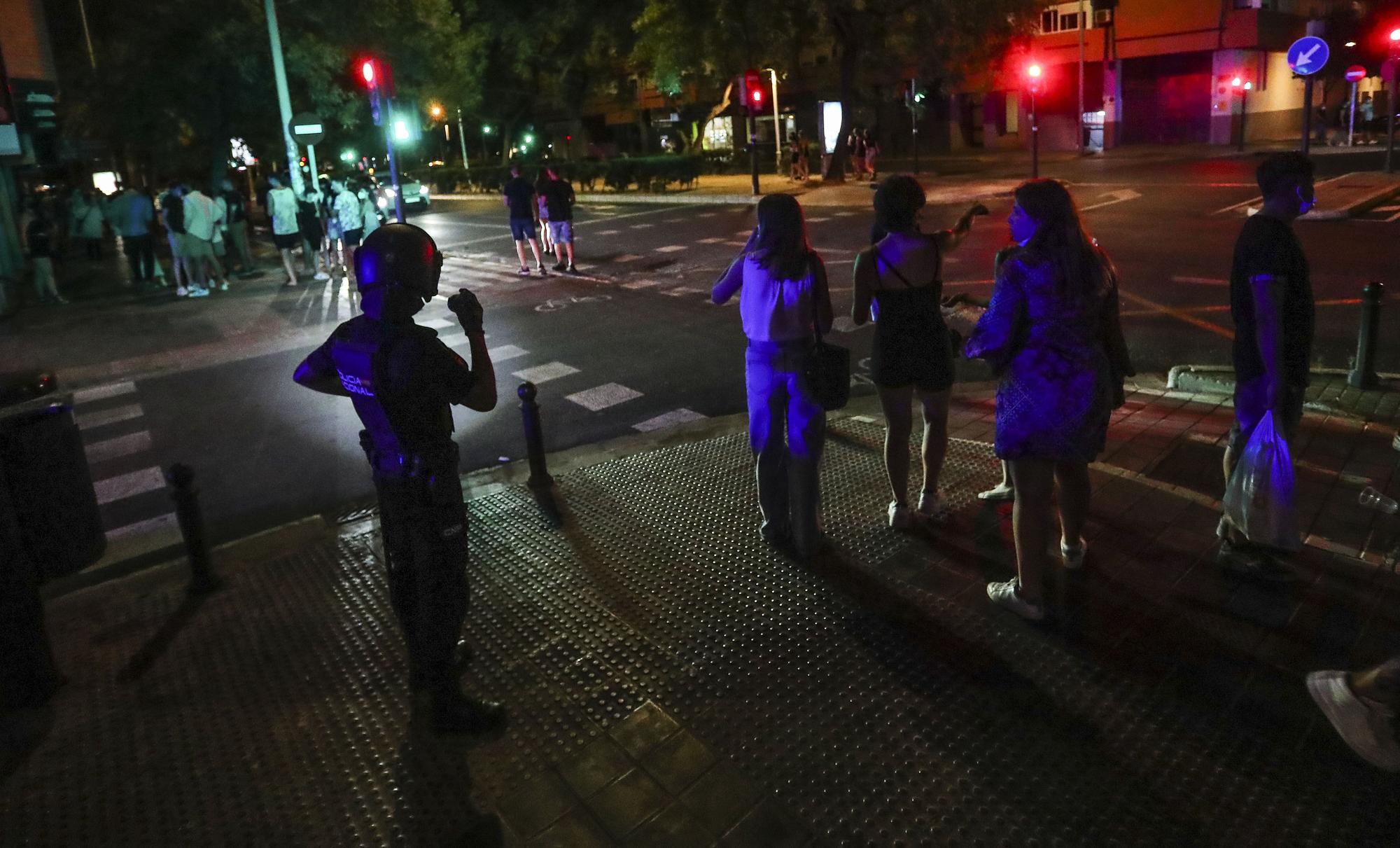 Controles antibotellón en València y cierre del ocio a las 00.00 horas