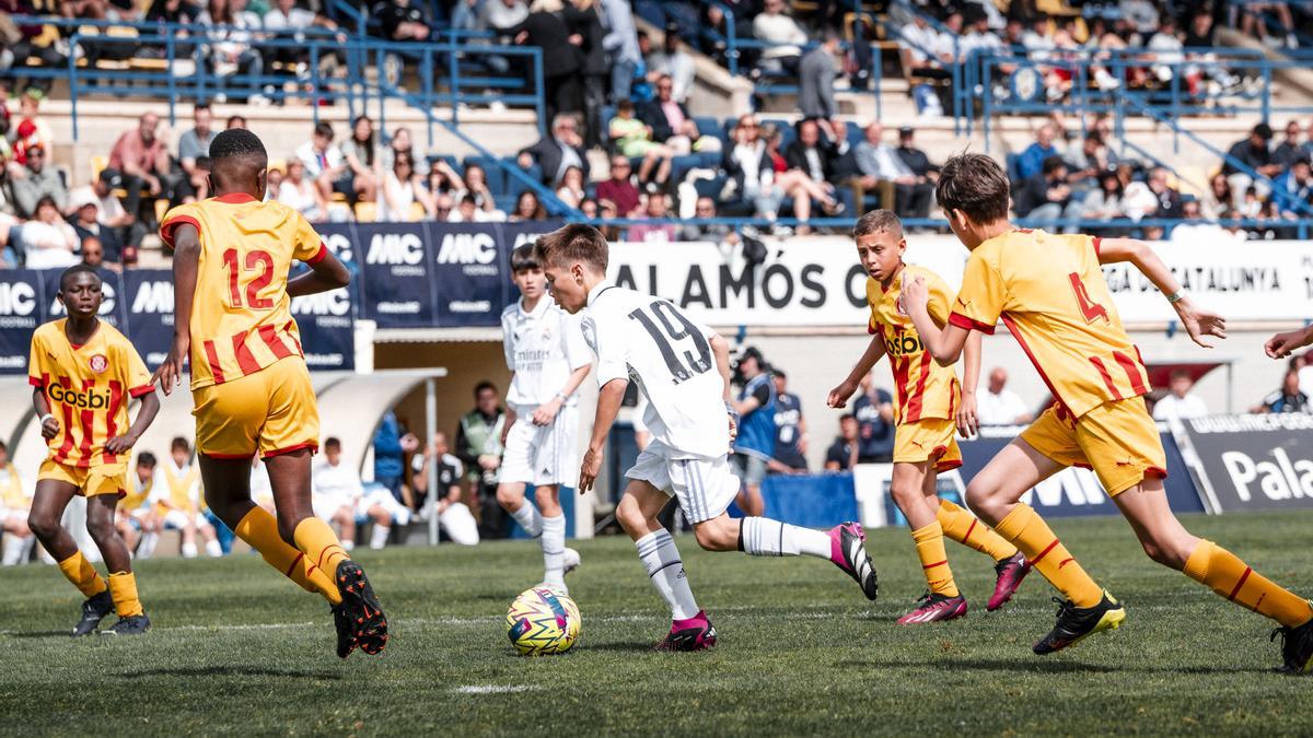 Acció durant el partit entre el Girona i el Reial Madrid (U12-A)