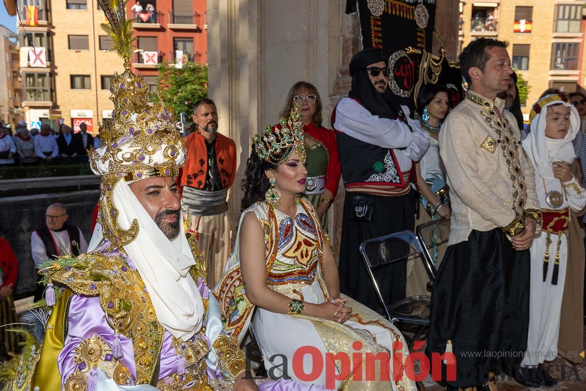 Bandeja de flores y ritual de la bendición del vino en las Fiestas de Caravaca