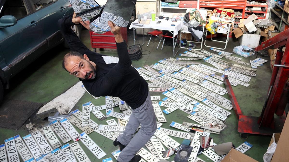 Juan Carlos Lérida, en el taller de Manresa donde realizó ‘Máquinas sagradas’.