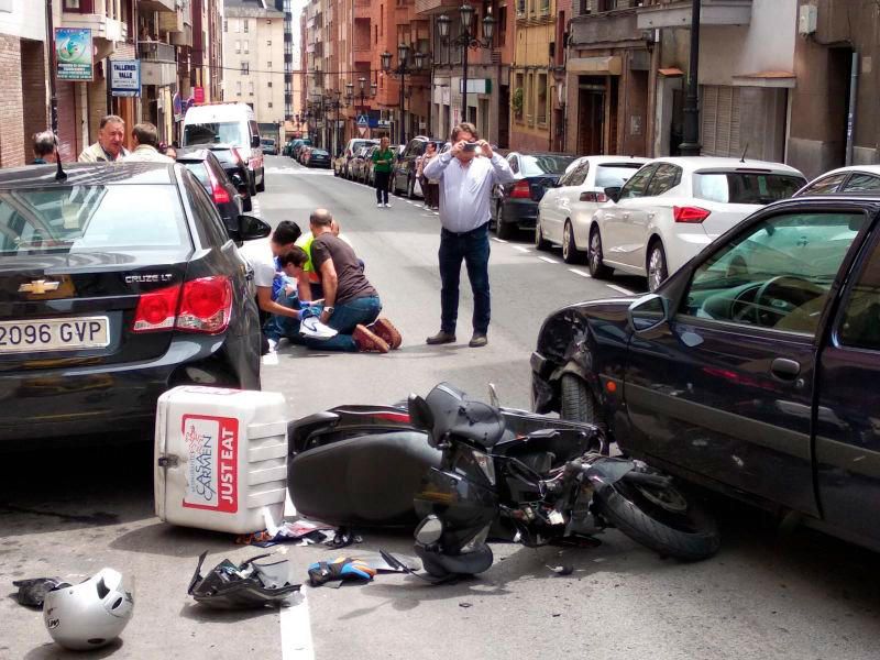 Un repartidor resulta herido en un accidente en Ciudad Naranco.