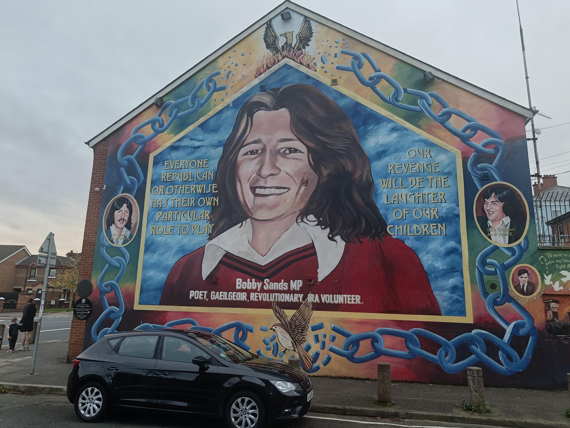 En imágenes: Música, comida y fiesta para derribar el muro de Belfast