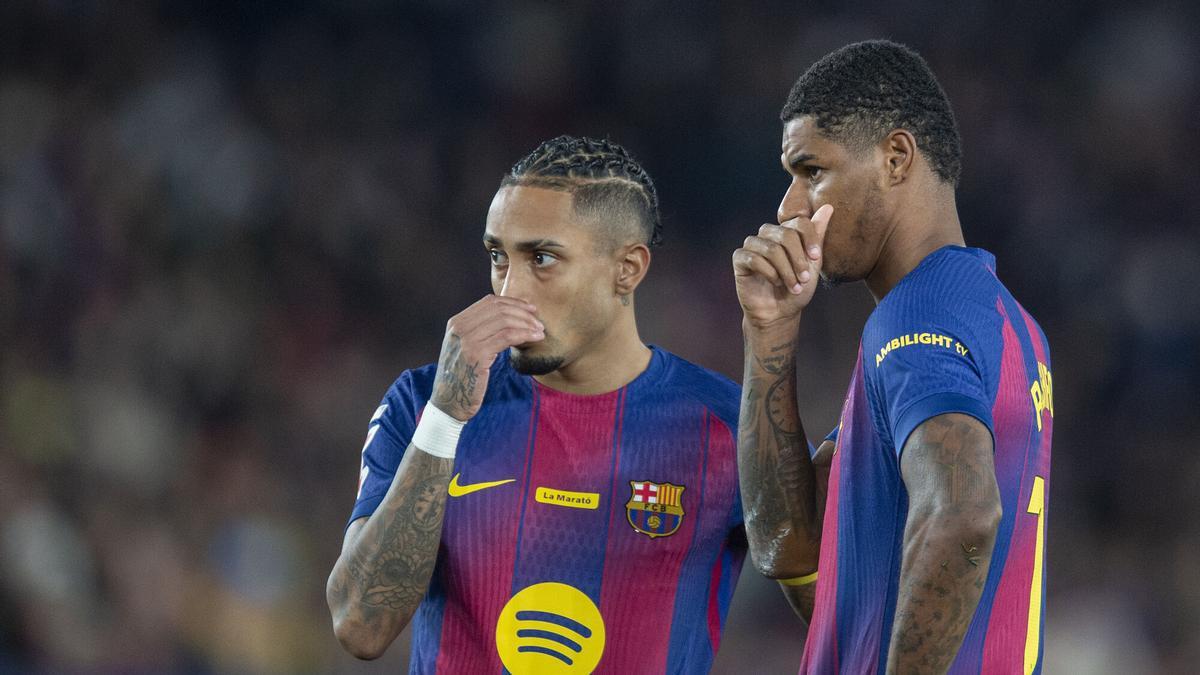 Raphinha y Rashford. durante el partido de liga entre el Barça y el Osasuna.
