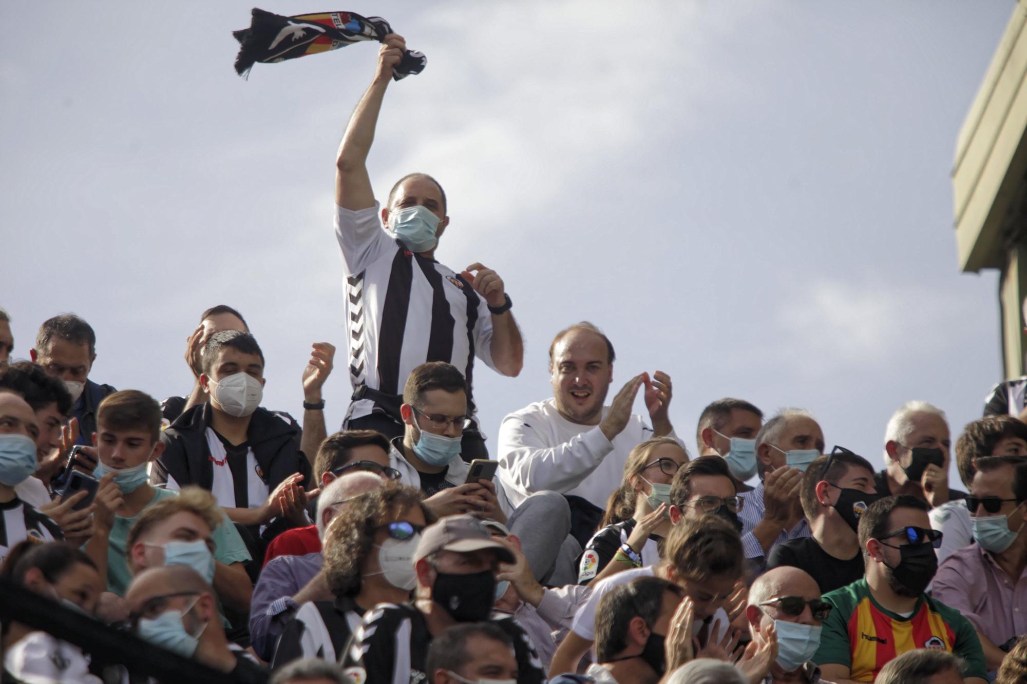 Las mejores imágenes de la afición del Castellón ante el Atlético Baleares