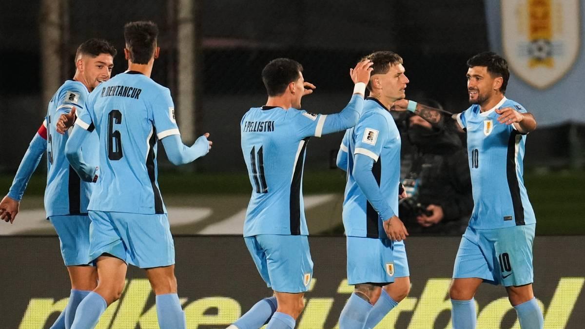 Uruguay celebra uno de sus tres goles en el Centenario