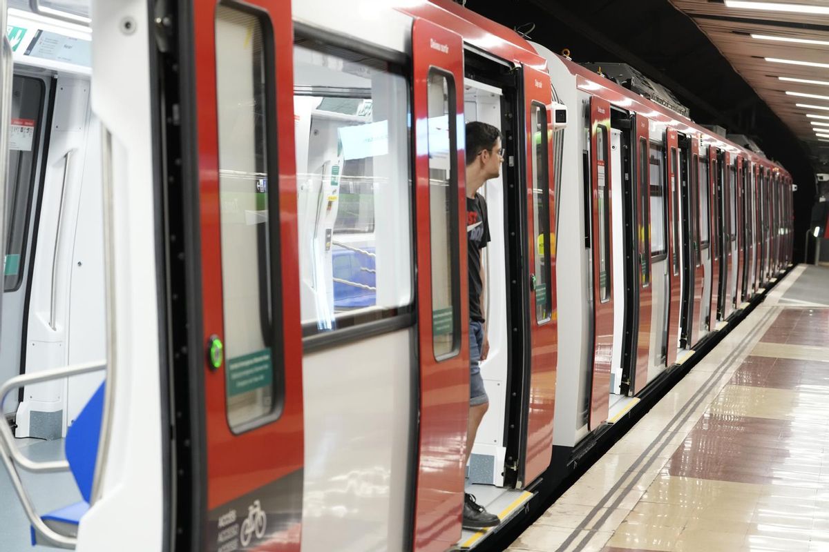 El metro de Barcelona completa la sustitución de los convoyes con amianto de la L3