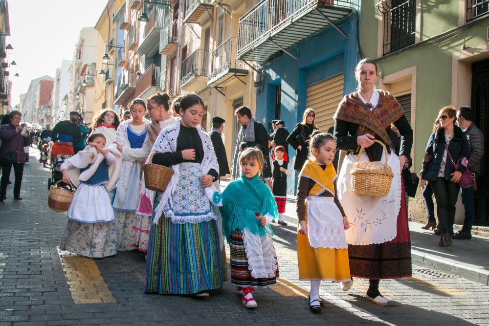Les Pastoretes desfilan por las calles de Alcoy
