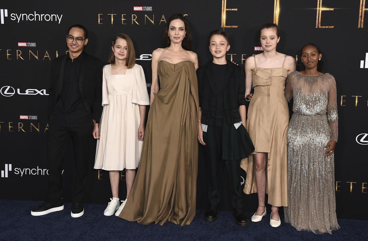 Angelia Jolie junto a sus hijos en la 'premiere' de 'Eternals'