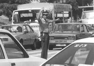 La norma «vintage» de Vigo que «obliga» a todos los conductores a llevar cinta métrica en la guantera