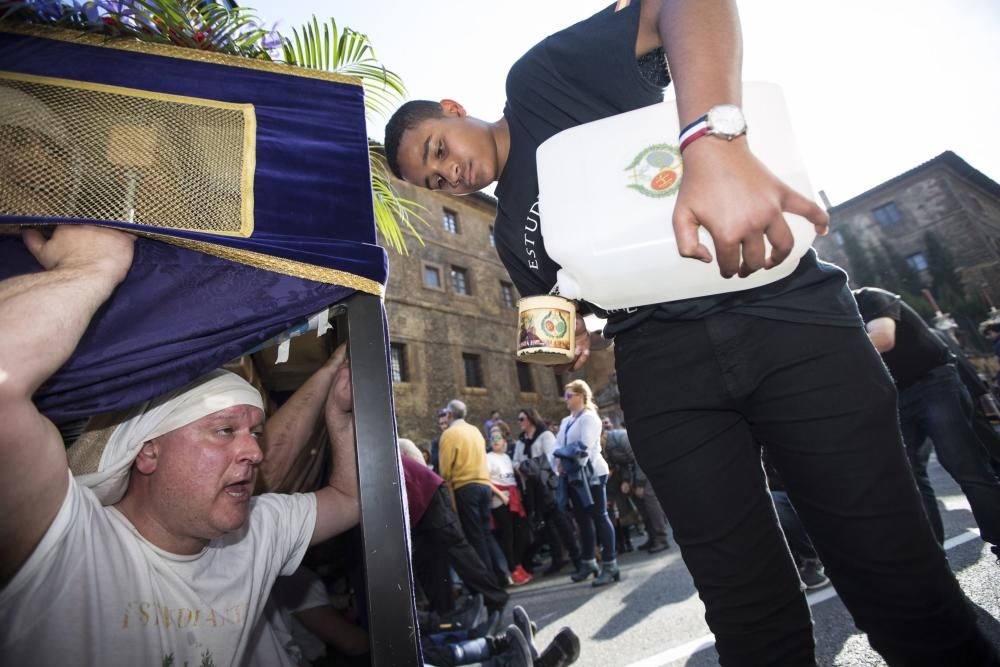 Procesión del Cristo de la Misericordia en Oviedo