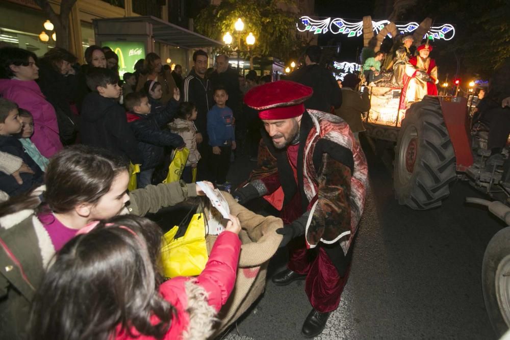 Desfile de los mensajeros reales en Alicante