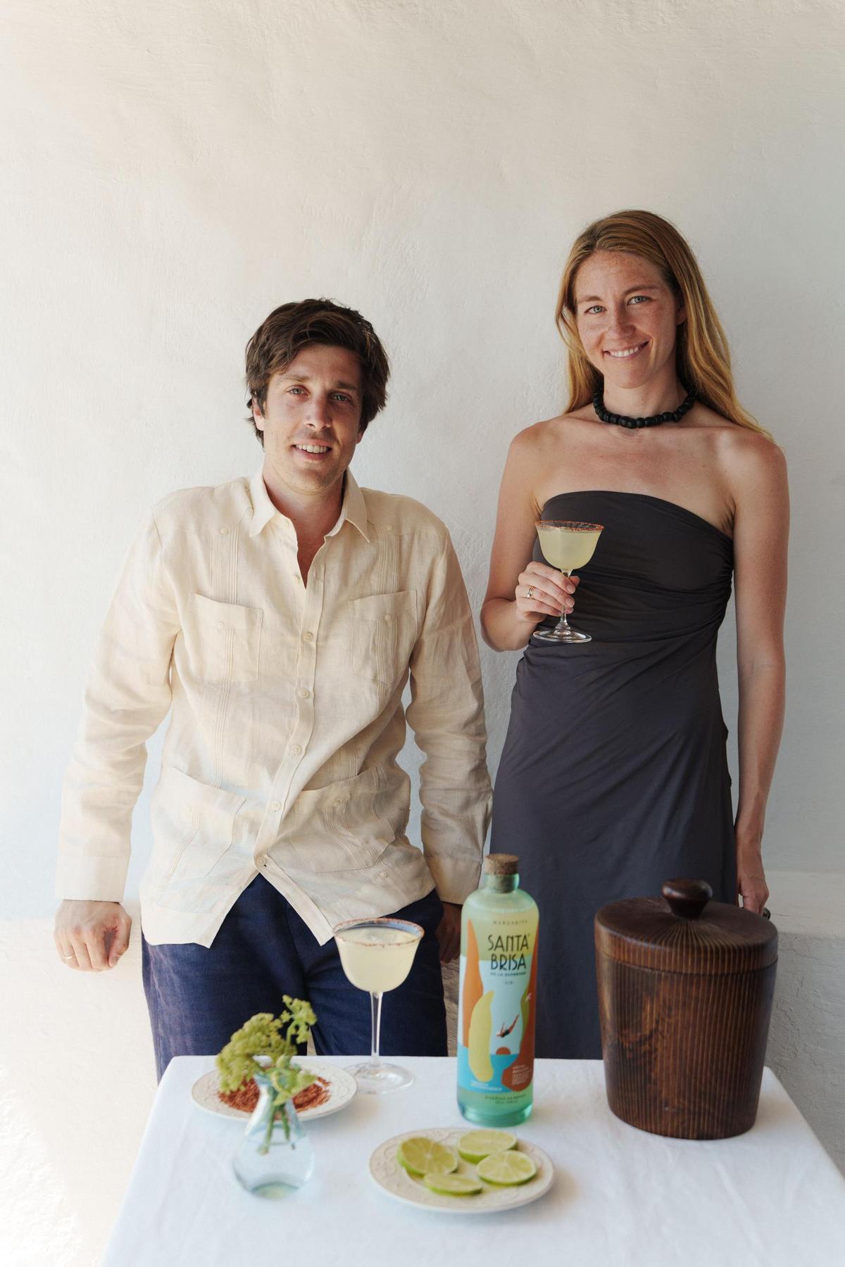 Miguel Oehling, junto a su mujer, Ann-Sophie Hantzsche, impulsoles y fundadores de Santa Brisa