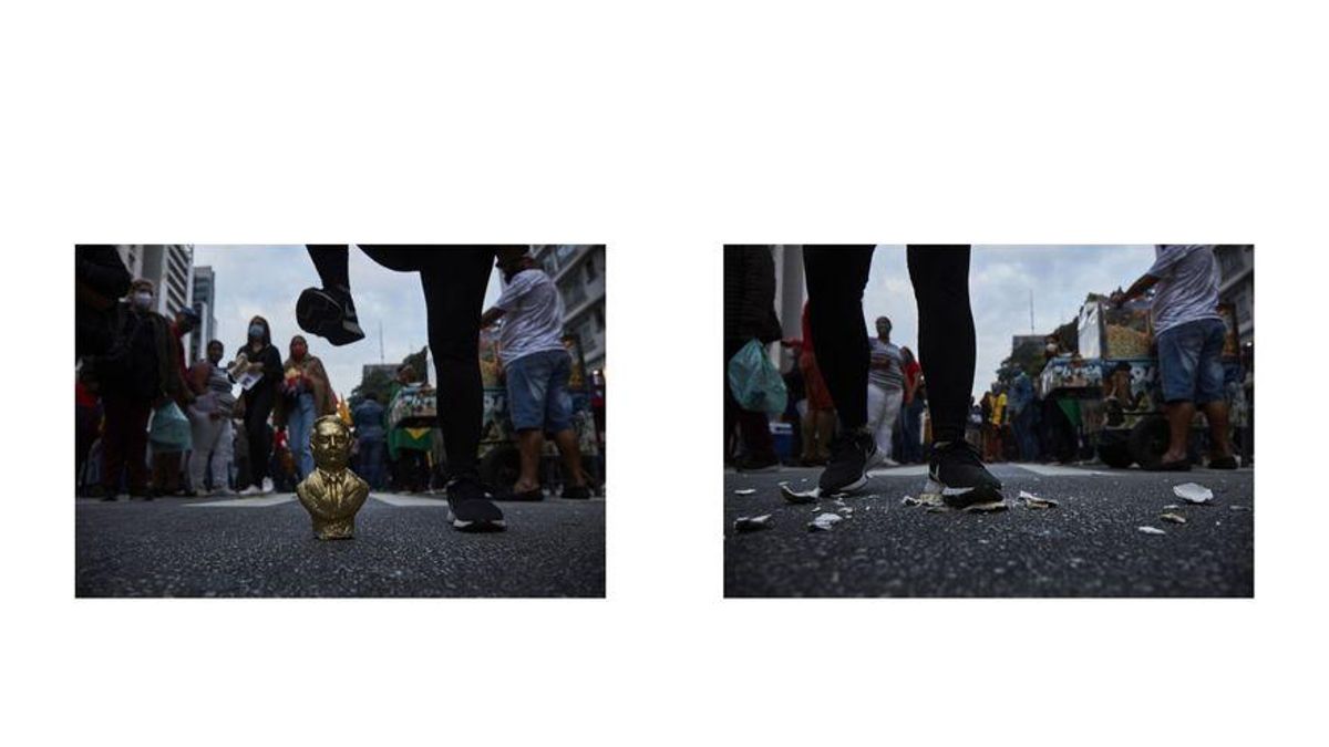 Figuras de Mundano siendo destruidas en la calle.