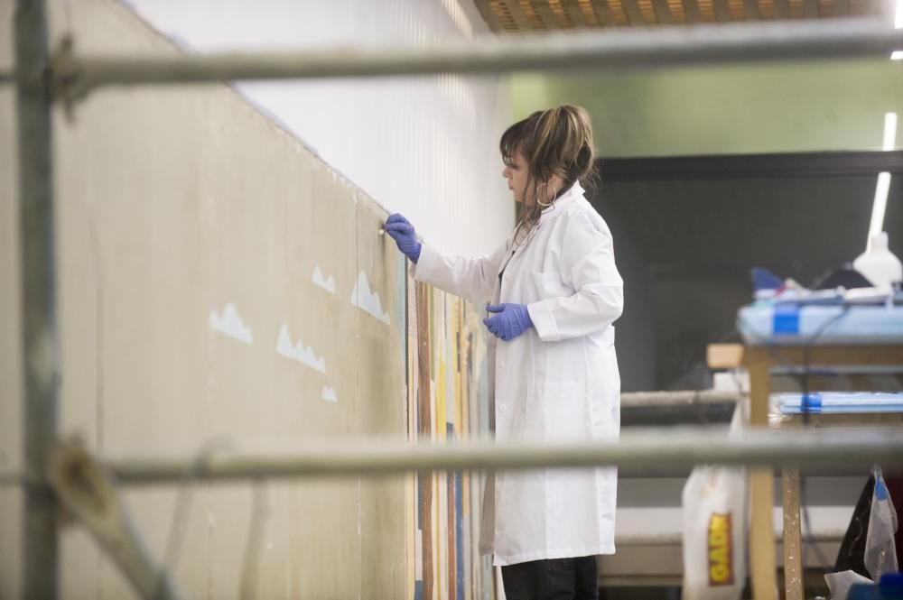 Restauración del mural de Lugrís en Abanca