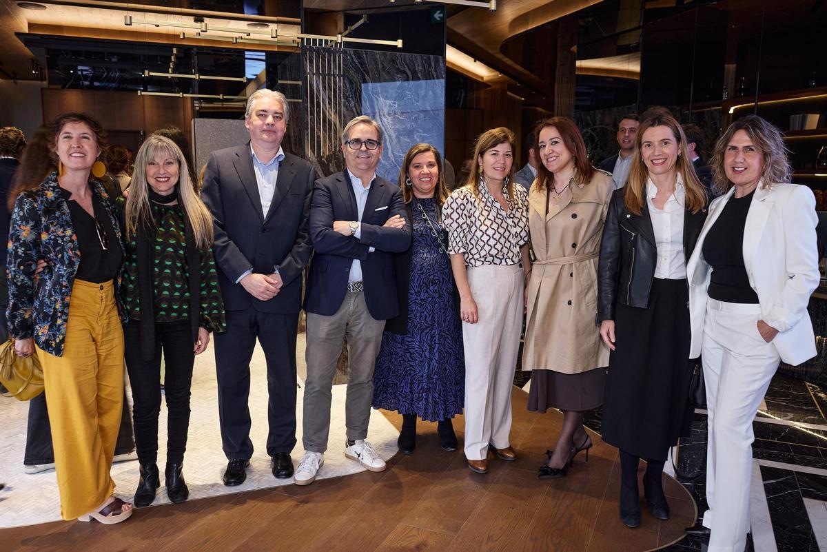 Paula Rincón de Arellano, Eva Montesinos, José Ortiz, Pablo Jordán, Maria José Jorques, Carmen Tarín, Enri Civera, María Cabanes y amiga Paula Rincón de Arellano, Eva Montesinos, José Ortiz, Pablo Jordán, Maria José Jorques, Carmen Tarín, Enri Civera, María Cabanes y amiga