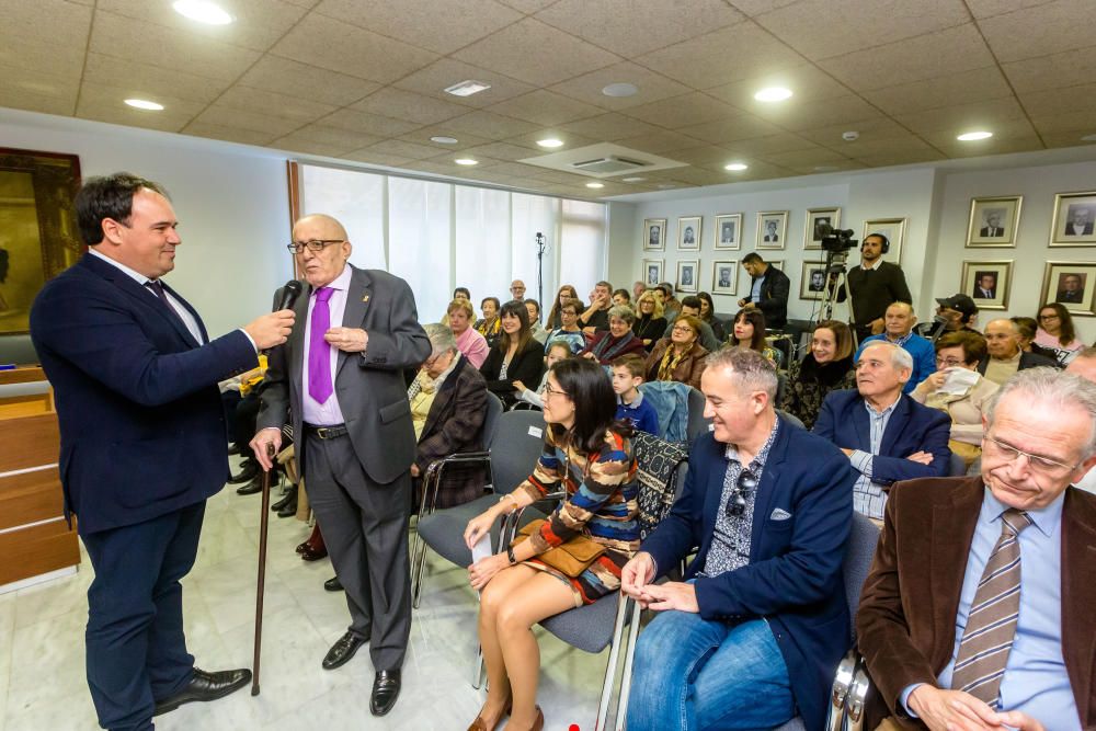 Entrega del Escudo al primer policía Finestrat