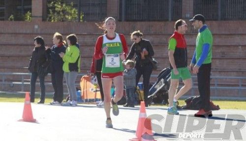 Cristina González bate su récord nacional en Valencia con 73,3 km