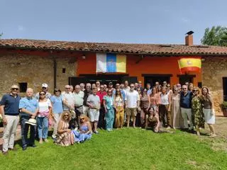 Los astur-canarios repiten en Siero su encuentro de agosto: "Reunirse aquí es especial, una tradición que no nos perdemos"