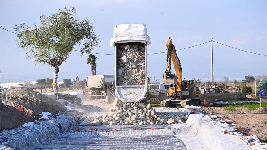Construcción del dique y de las balsas de laminación contra inundaciones en San Fulgencio