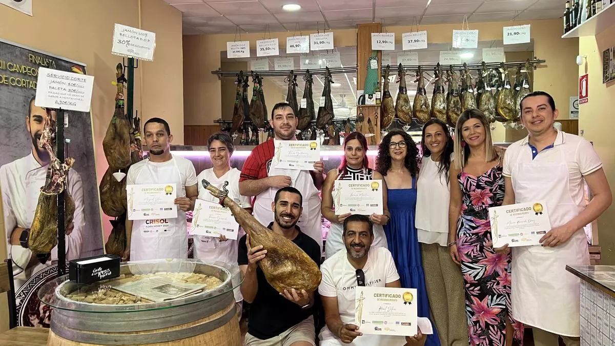 Salir del paro a 'corte' de jamón: la iniciativa cacereña que ha formado a nueve alumnos de Aldea Moret