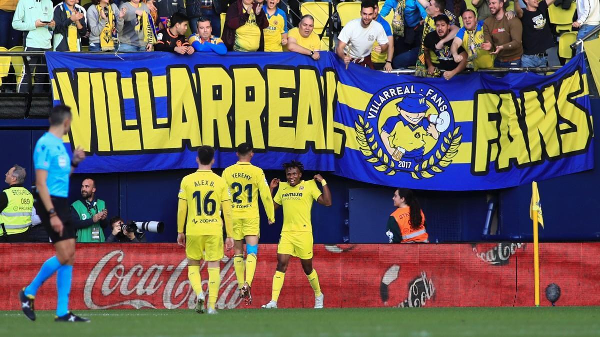 El delantero Villarreal Samu Chukwueze celebrando su gol al Valencia