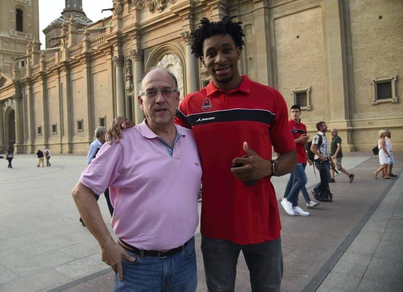 Recorrido turístico del Basket Zaragoza por la capital aragonesa