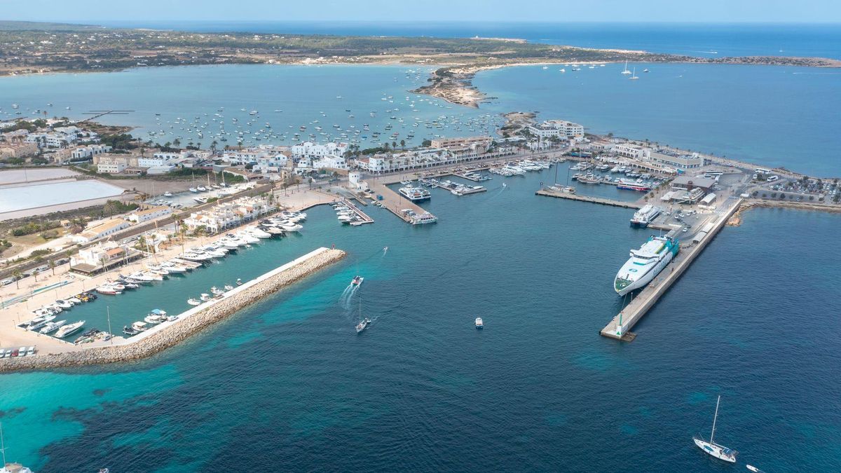 Imagen aérea del puerto de la Savina de Formentera