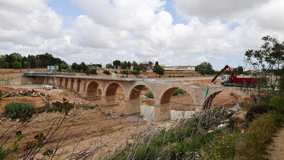 Trabajos de reconstrucción del Puente de Alaquàs en Torrent.