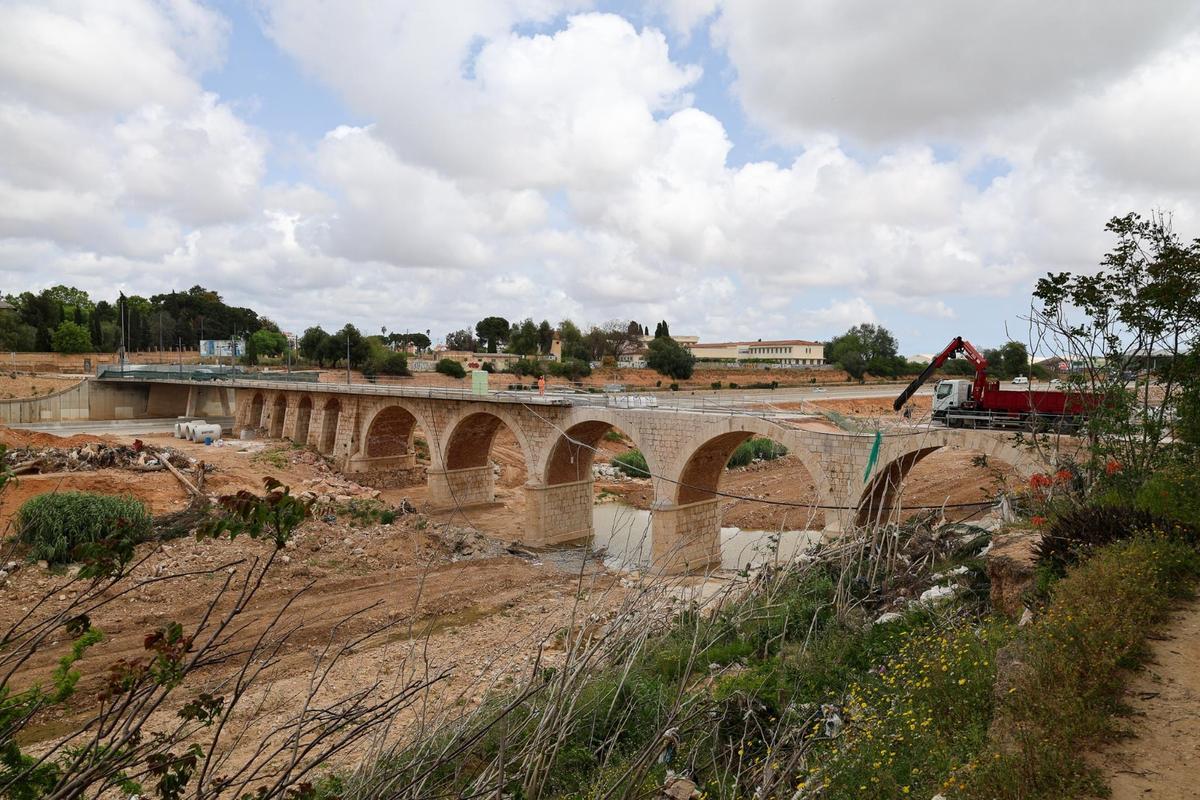 Trabajos de reconstrucción del Puente de Alaquàs en Torrent.