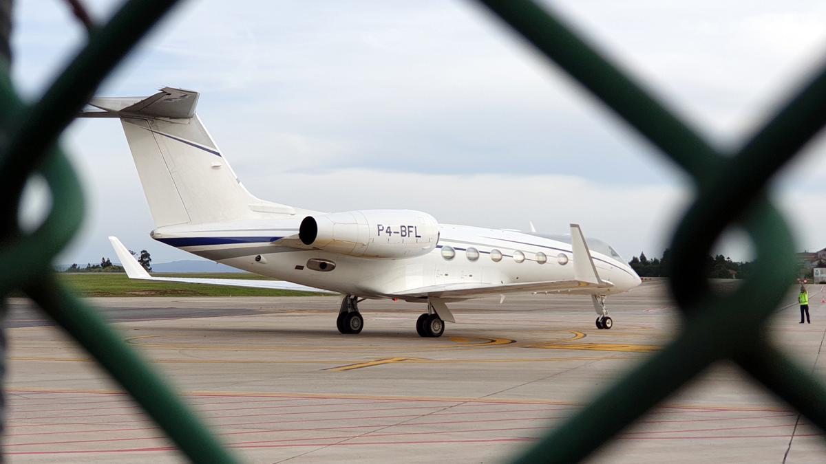 Avión privado en el que viajó el rey emérito hasta Vigo desde Abu Dabi.