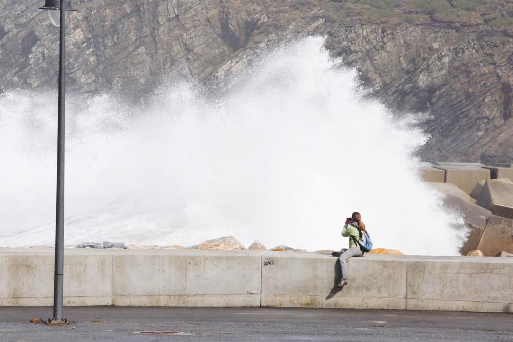 Temporal en Puerto de Vega.