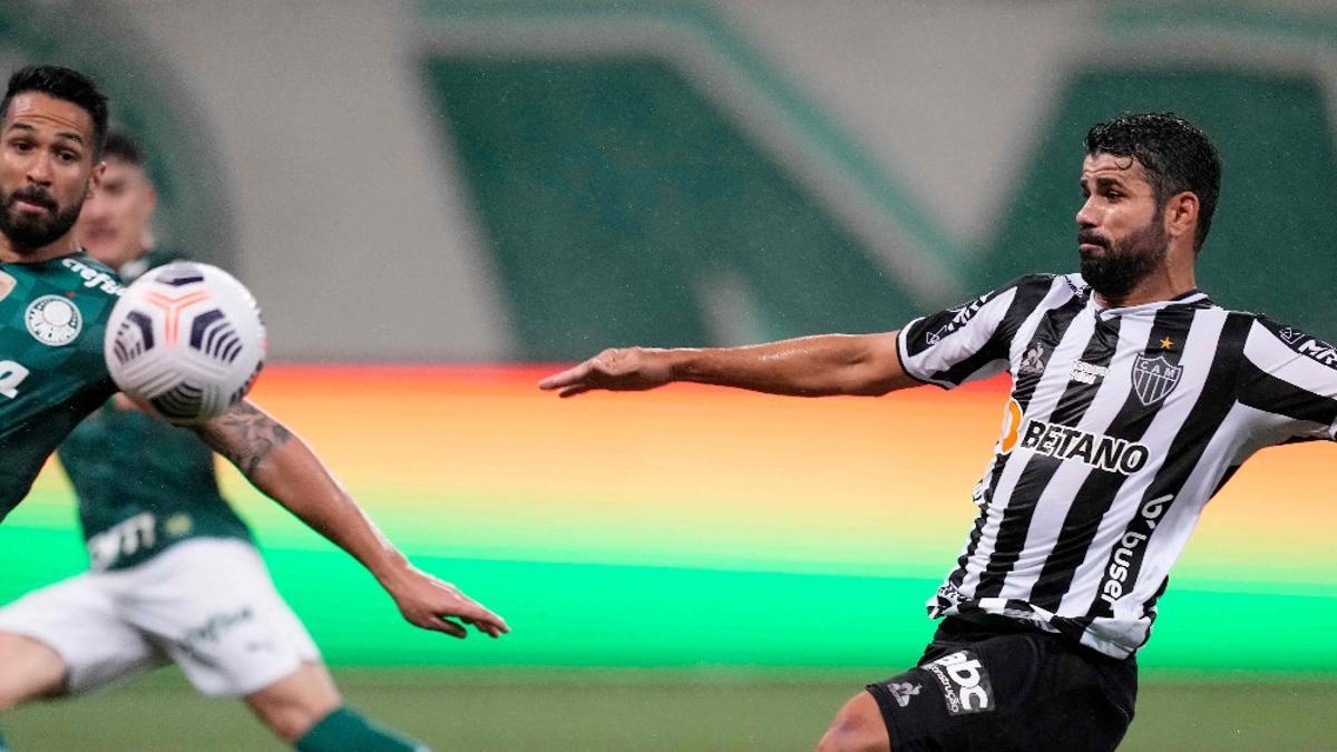 Diego Costa viajó a Brasil para convertirse en jugador del Atlético Mineiro