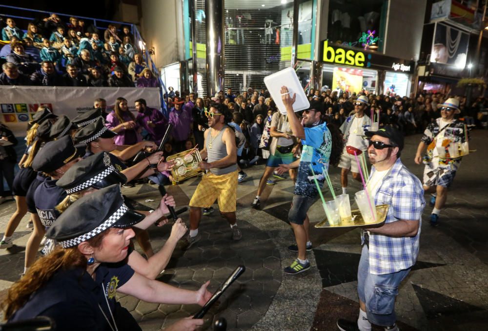 La sátira llena las calles de Benidorm en el Desfile del Humor