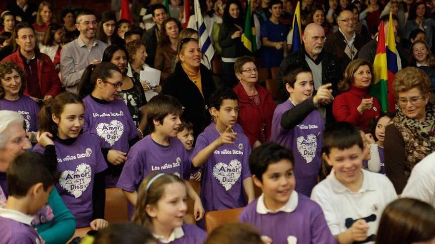 Niños participantes en una pasada edición del festival, en el Codema de Gijón.