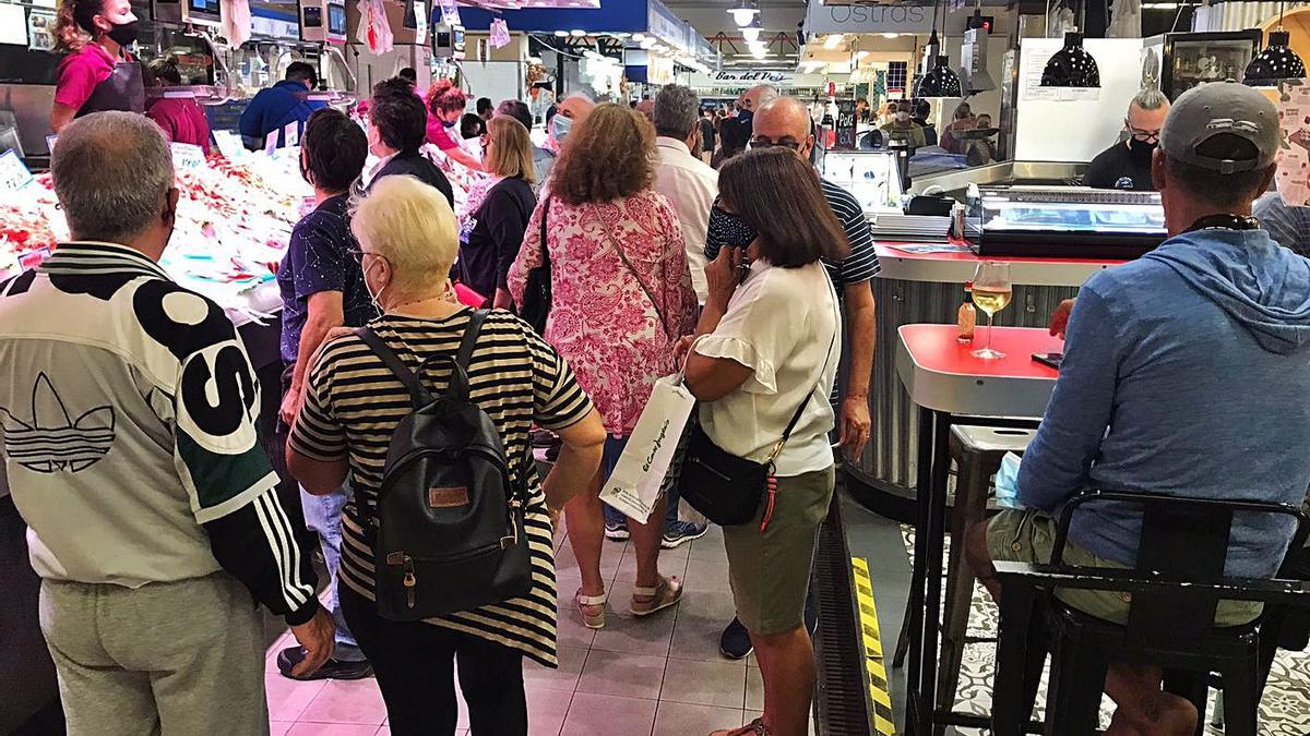 Vieja normalidad en los mercados y calles de Palma