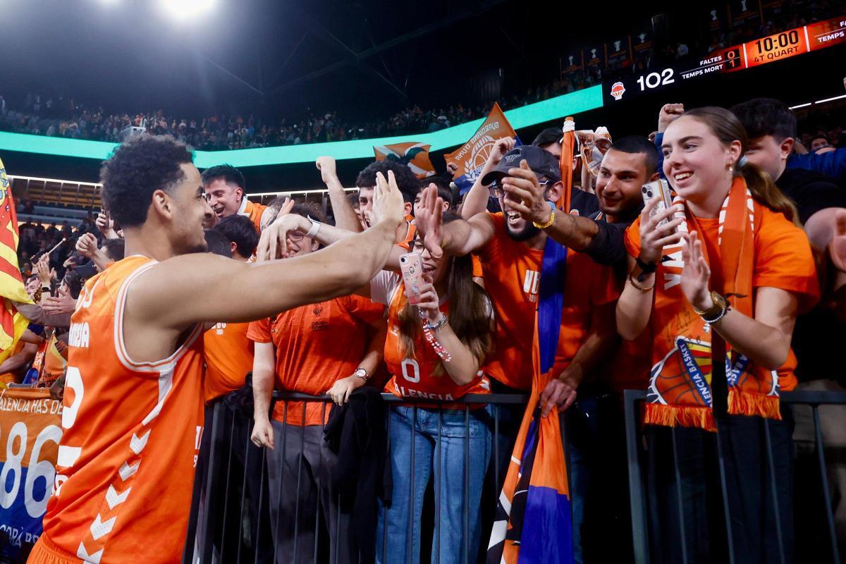 Todas las fotos del Valencia Basket - Olimpia Milano en el Roig Arena