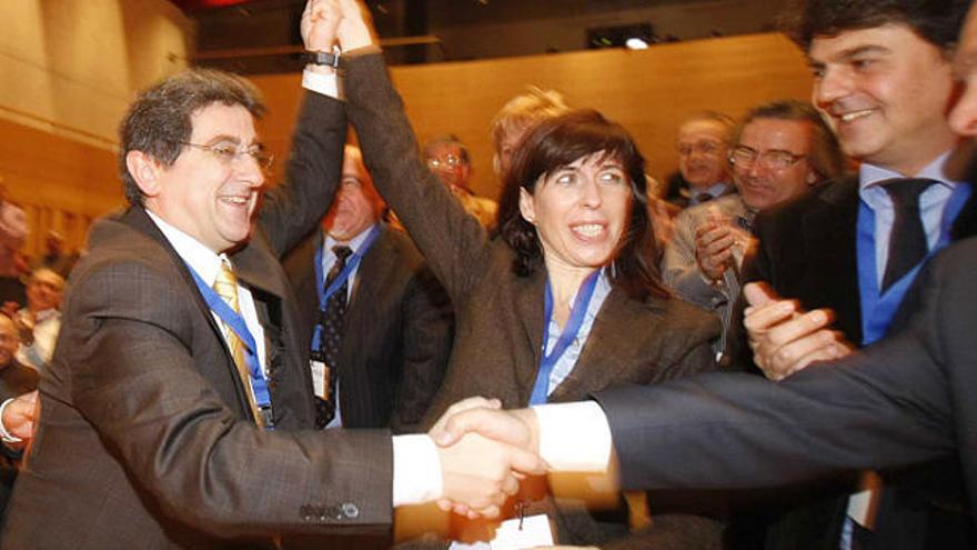 Enric Millo, Alícia Sánchez-Camacho i el coordinador de presidència del PP, Jorge Moragas, ahir a l&#039;auditori