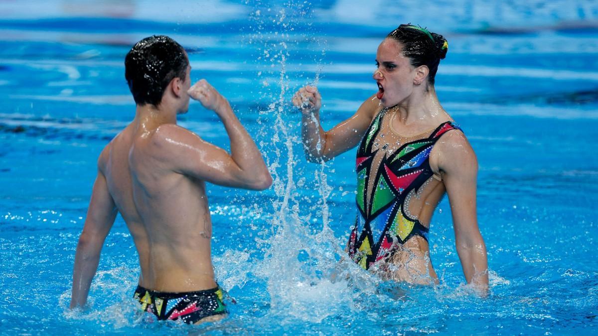 Dennis González y Mireia Hernández, durante una actuación