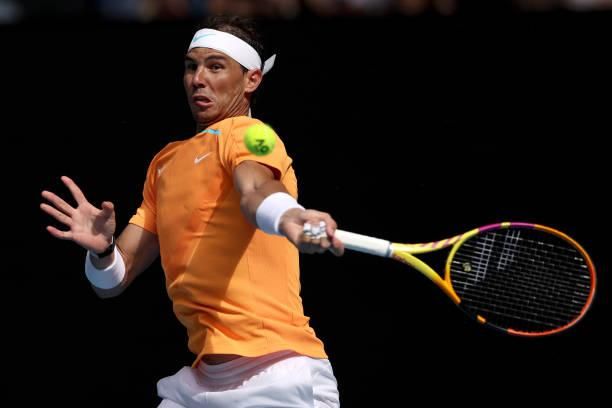 Nadal golpea la bola con su 'drive'.