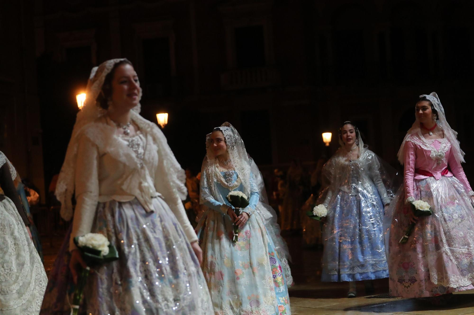 Búscate en el primer día de ofrenda por la calle de la Paz (entre las 21:00 a las 22:00 horas)