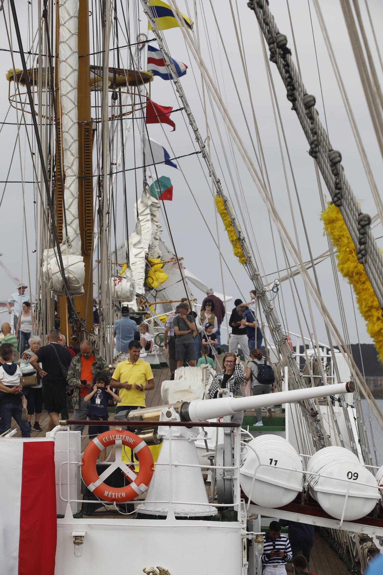 En imágenes: Colas en el puerto de Gijón para visitar el buque escuela de la Armada de México