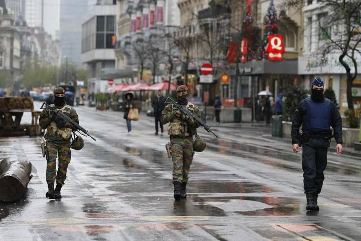 Belgian soldiers patrol in central Brussels after security was tightened in Belgium following the fatal attacks in Paris