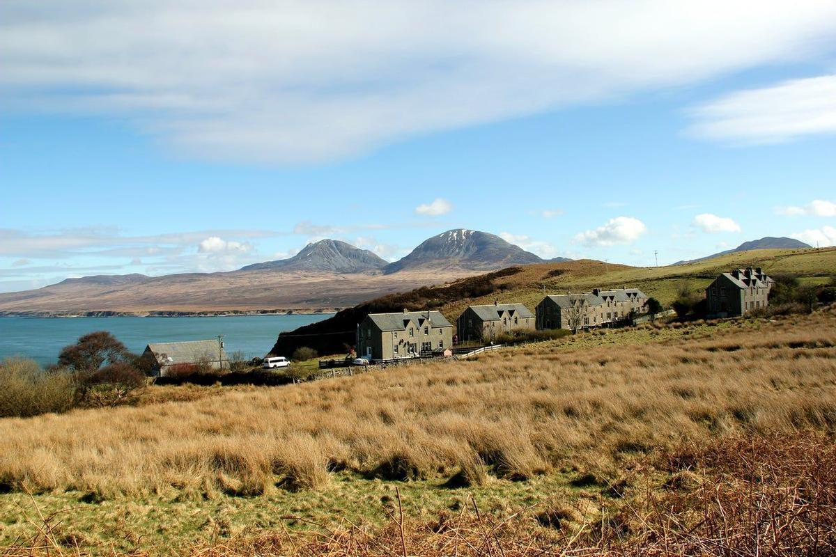 Vistas en Jura, la isla con más ciervos que personas de Escocia