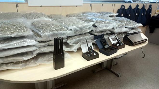 Les 58 bosses amb 60 quilos de cabdells de marihuana envasats al buit