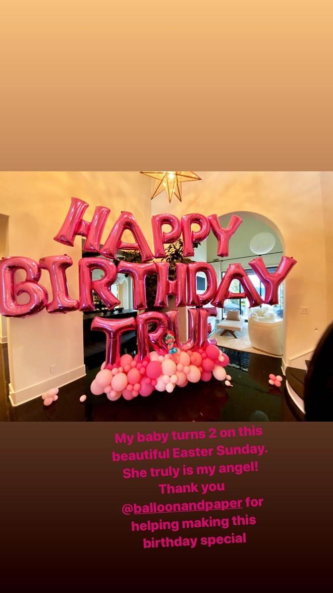 Mensaje de Feliz cumpleaños con globos para True