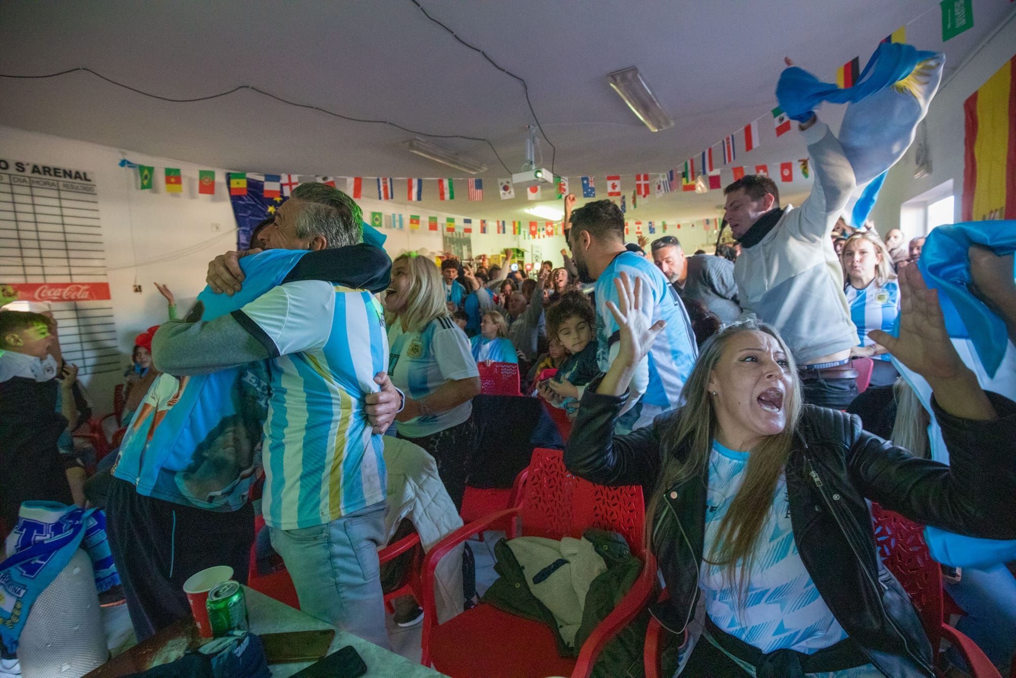 Argentinier feiern in Palma den WM-Sieg ihrer Mannschaft.